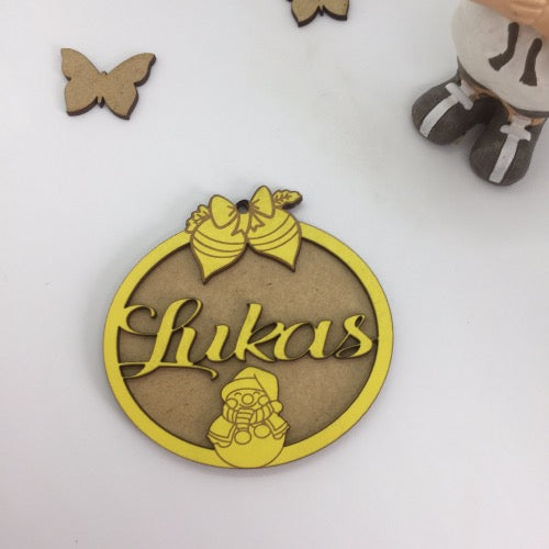 Boule de noël en bois personnalisée avec prénom et fond