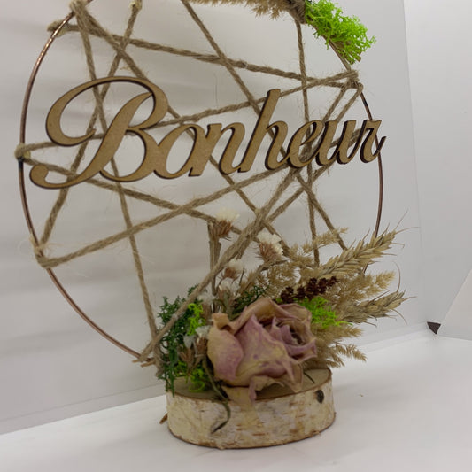 Centre de table avec prénom personnalisée en bois et fleurs