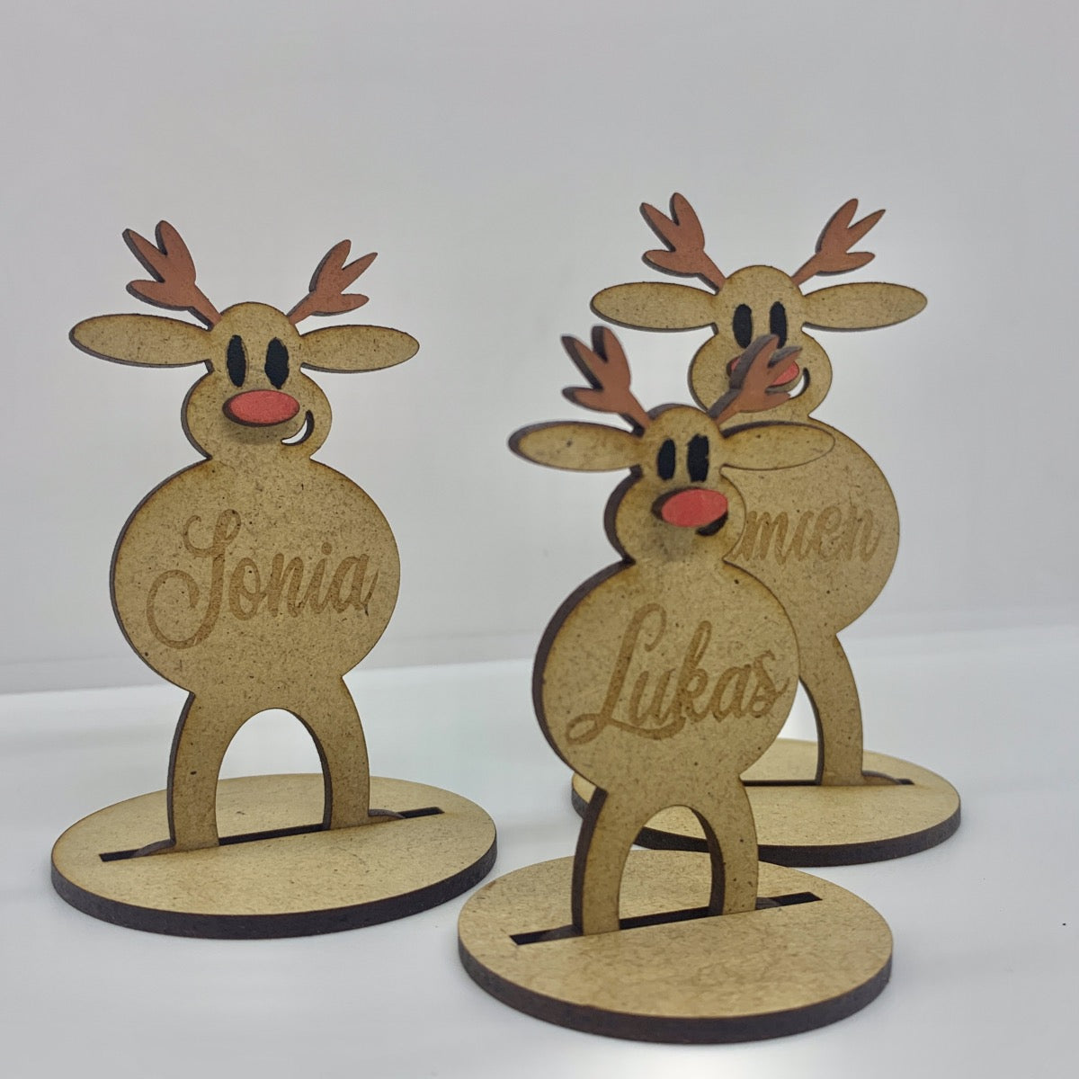Marque-places renne de Noël et prénom en bois personnalisé