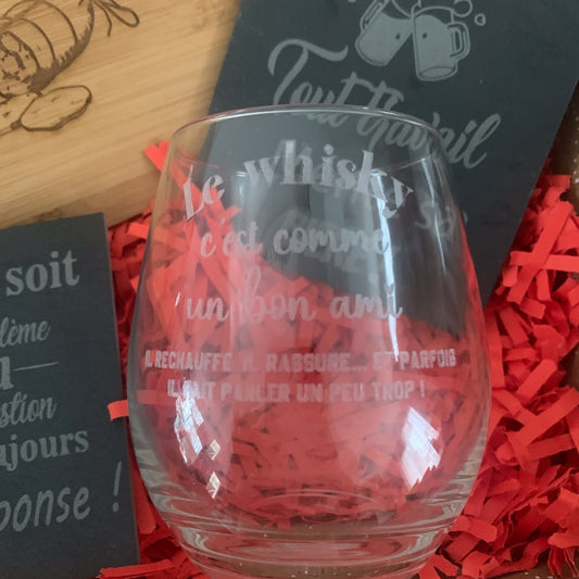 Coffret apéro personnalisé Le whisky c'est comme un bon ami sous verre planche gravé