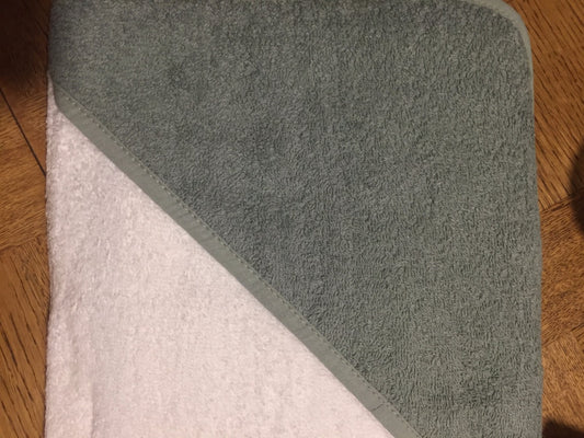 Cape de bain verte avec prénom personnalisée