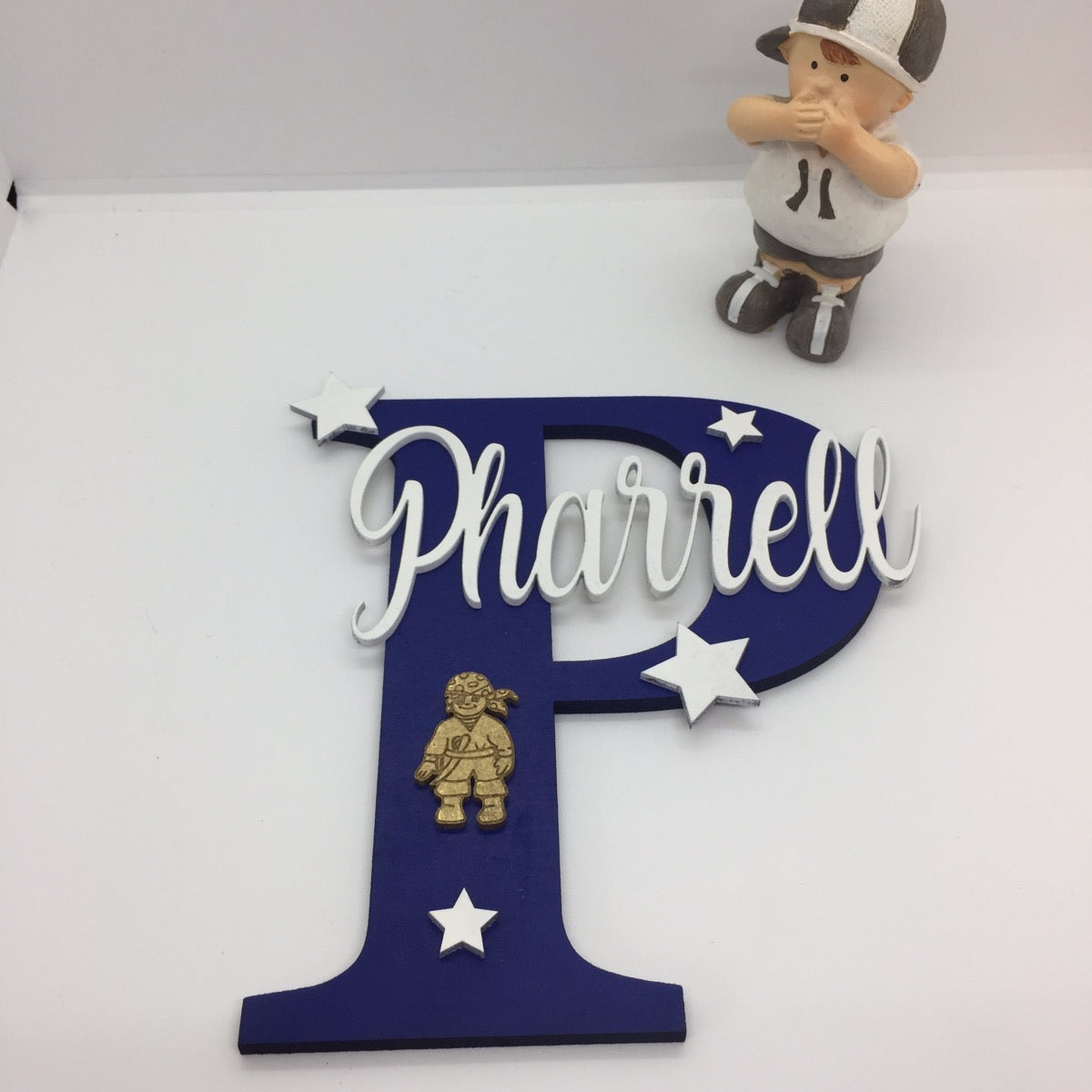 Lettre initiale avec  prénom étoiles et pirate personnalisée