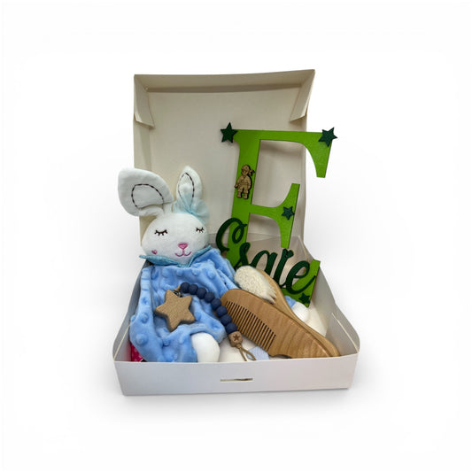 Coffret Naissance Personnalisé - Doudou, Plaque de Porte, Attache Tétine & Set Peigne Brosse