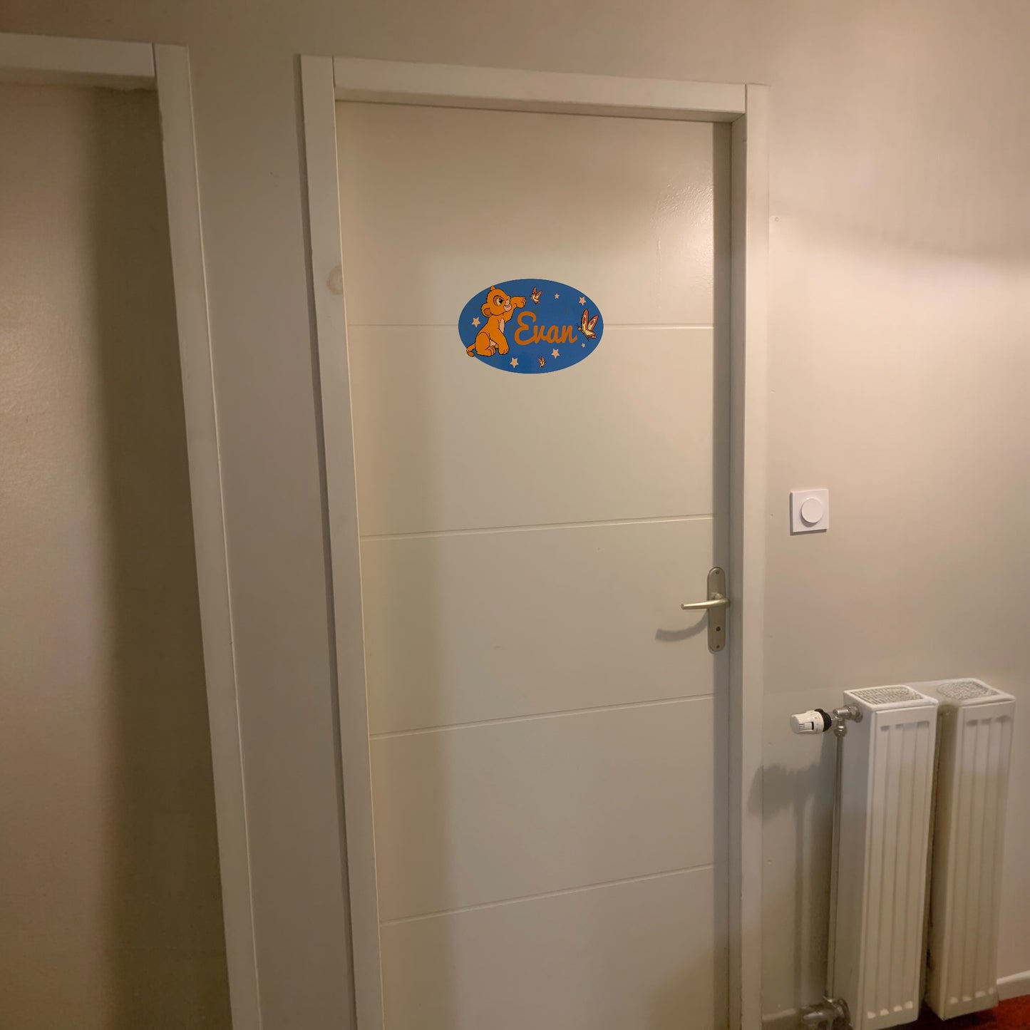 Plaque Porte Simba & Papillon Personnalisée - Chambre Enfant lion