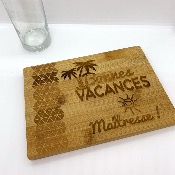 Planche apéritifs en bambou personnalisée Bonnes vacances maîtresse