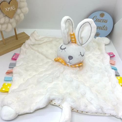Doudou personnalisé petit lapin jaune et blanc