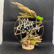Centre de table avec prénom personnalisée en bois et fleurs