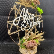 Centre de table avec prénom personnalisée en bois et fleurs