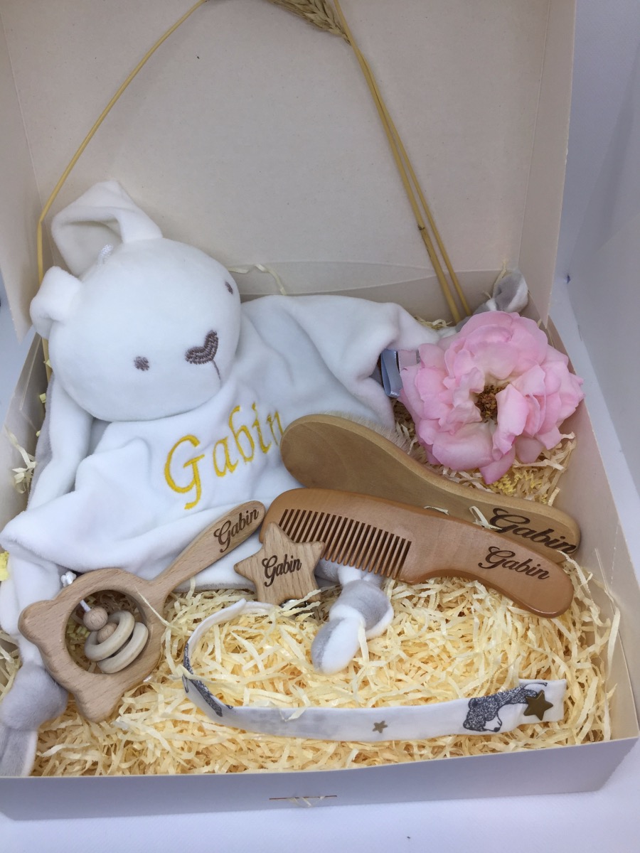 Coffret naissance personnalisé avec doudou lapin