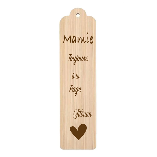 Marque page personnalisé bois gravé Mamie toujours à la page avec un coeur "